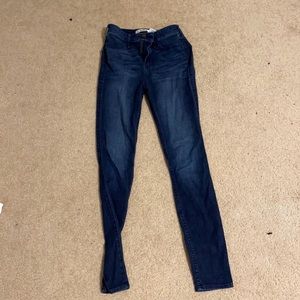 Dark wash hollister skinny jeans